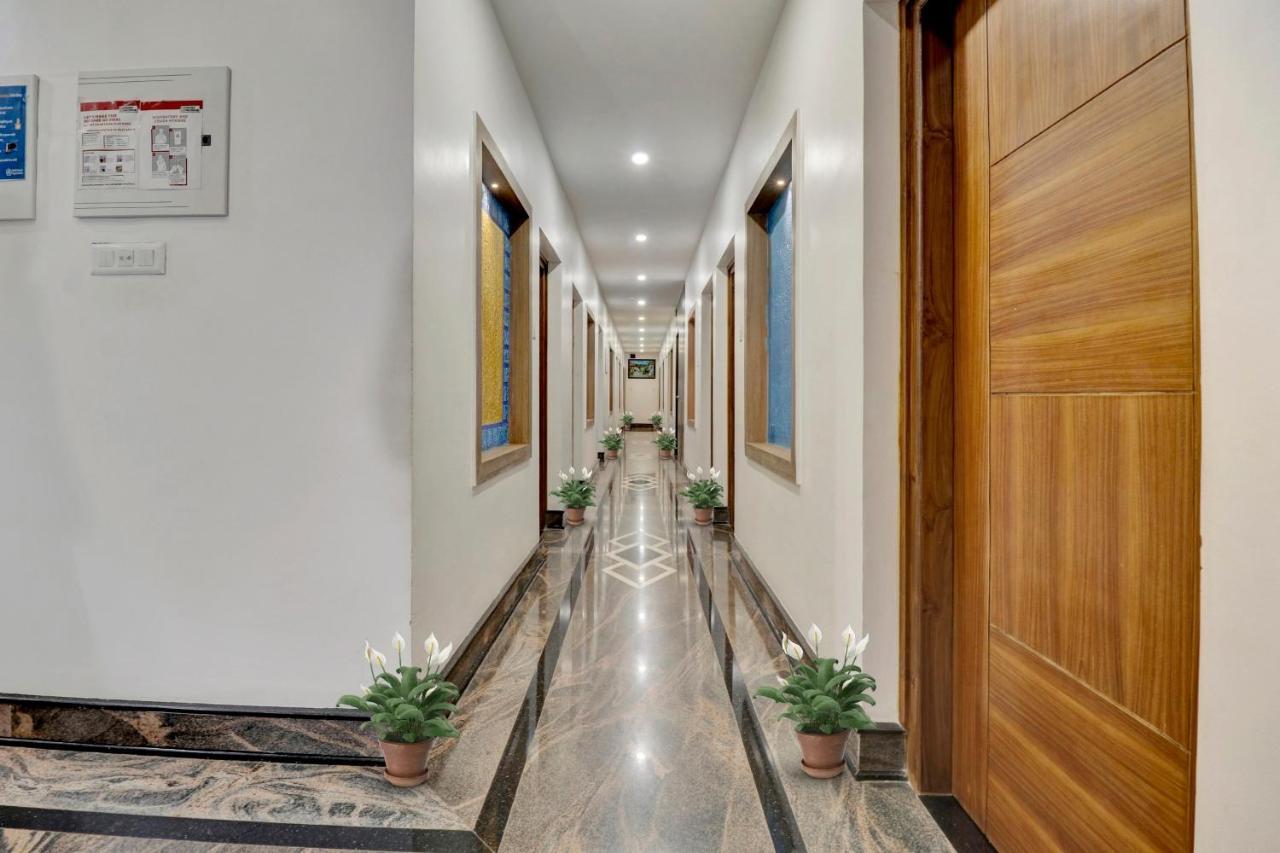Oyo Townhouse 1070 Ramis Plaza Ξενοδοχείο Tullipurmbu Εξωτερικό φωτογραφία